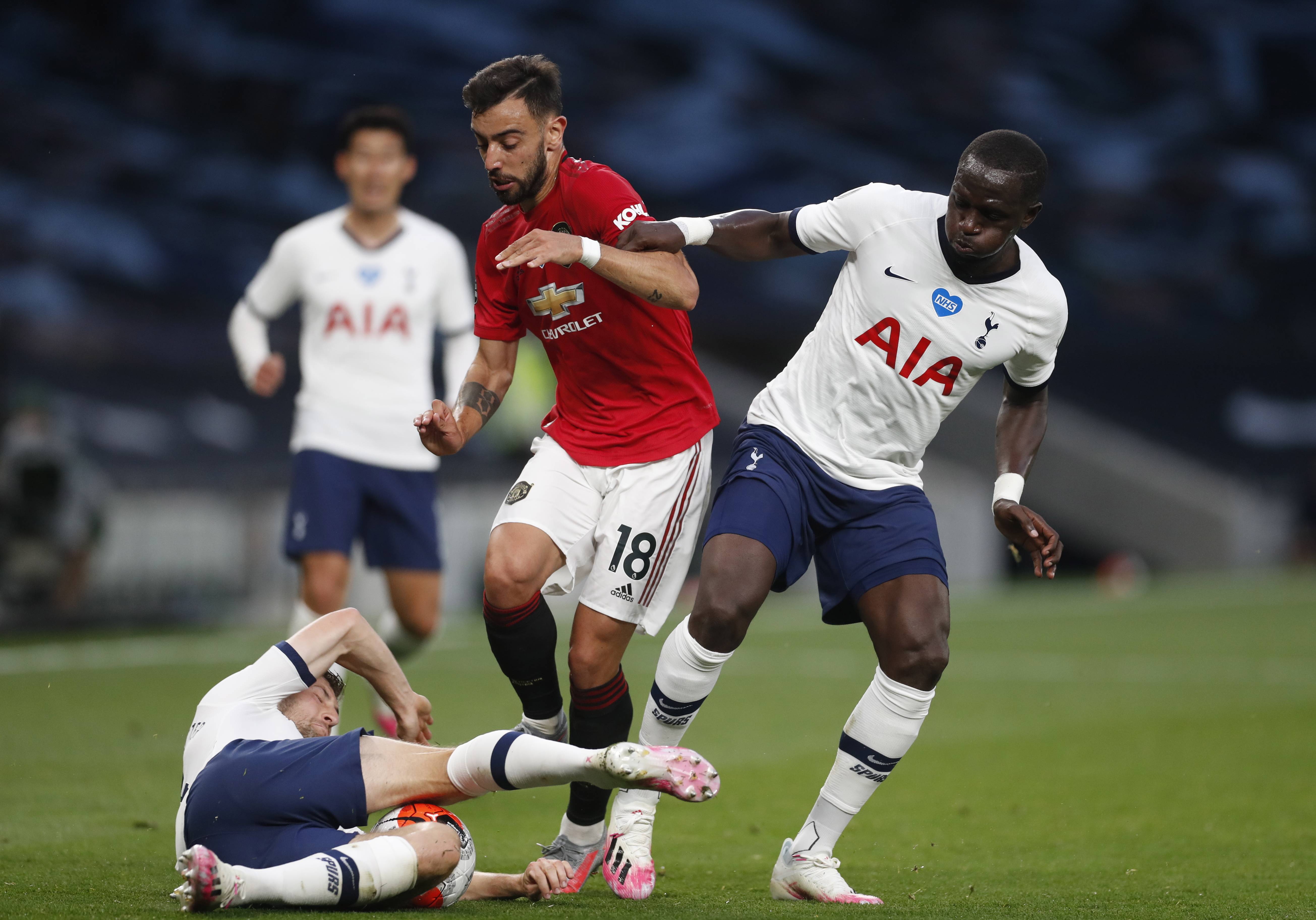 乎暴露了他 乎暴露了他